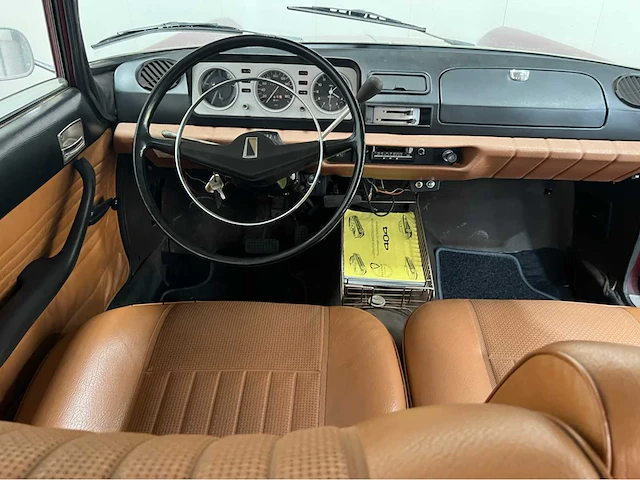 Peugeot - 404 - automaat - oldtimer - 1973 - afbeelding 11 van  36