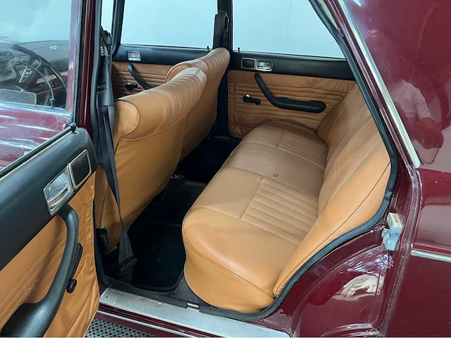 Peugeot - 404 - automaat - oldtimer - 1973 - afbeelding 15 van  36