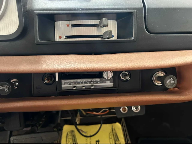 Peugeot - 404 - automaat - oldtimer - 1973 - afbeelding 21 van  36