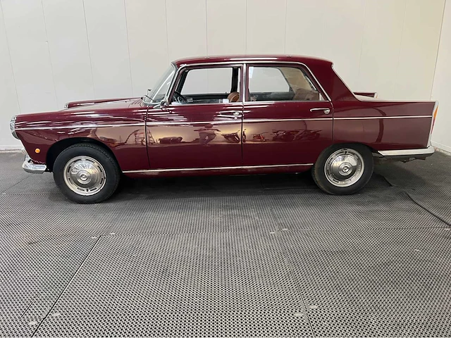 Peugeot - 404 - automaat - oldtimer - 1973 - afbeelding 23 van  36