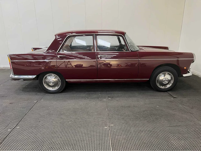 Peugeot - 404 - automaat - oldtimer - 1973 - afbeelding 33 van  36