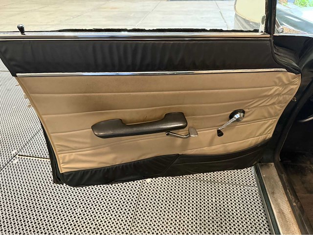 Peugeot - 404 - oldtimer - 1965 - afbeelding 14 van  28