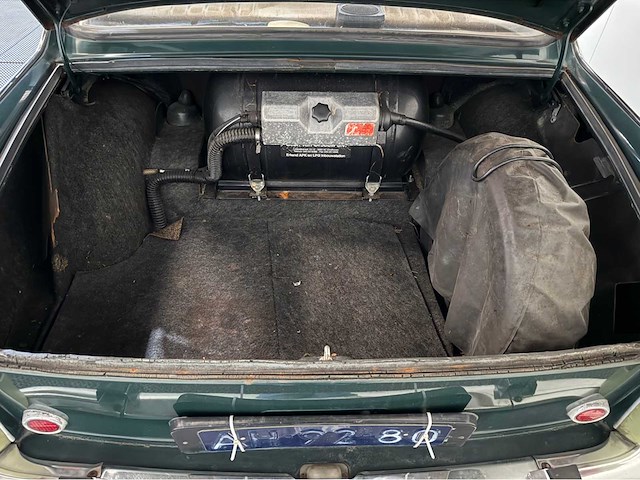 Peugeot - 404 - oldtimer - 1965 - afbeelding 15 van  28