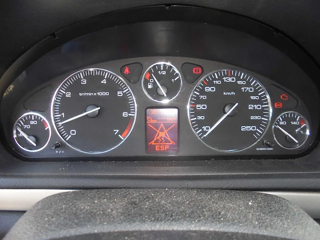 Peugeot - 407 sw - 2.0-16v xr pack - 53-st-rt - afbeelding 3 van  12