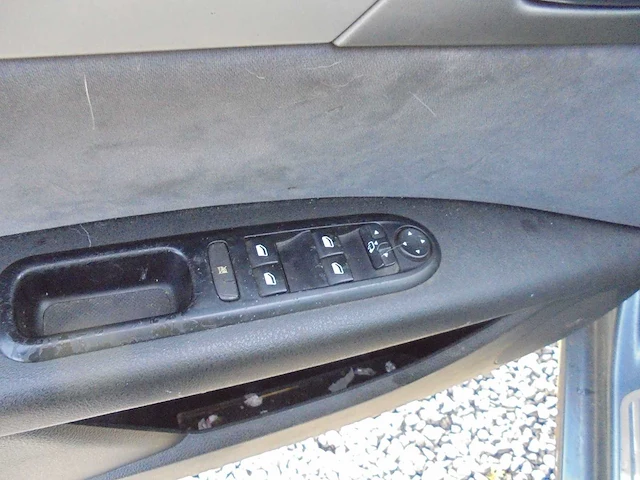 Peugeot - 407 sw - 2.0-16v xr pack - 53-st-rt - afbeelding 10 van  12