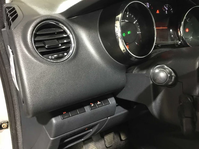Peugeot - 5008 - 1.6 thp b.l. exe 7p. - 51-nnb-7 - afbeelding 13 van  25
