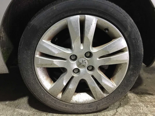 Peugeot - 5008 - 1.6 thp b.l. exe 7p. - 51-nnb-7 - afbeelding 21 van  25