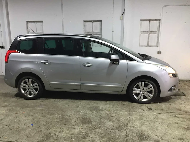 Peugeot - 5008 - 1.6 thp b.l. exe 7p. - 51-nnb-7 - afbeelding 6 van  25