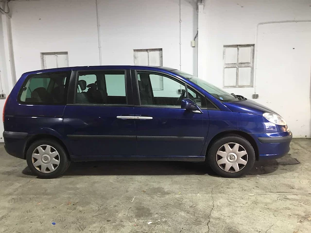 Peugeot - 807 - 2.0 sr 7p- 32-zl-lk - afbeelding 18 van  21