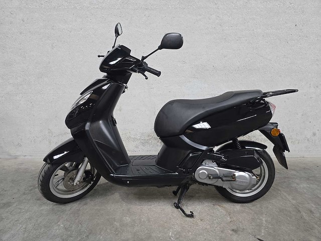 Peugeot - bromscooter - kisbee 4t - 45km uitvoering f373sg - afbeelding 1 van  7