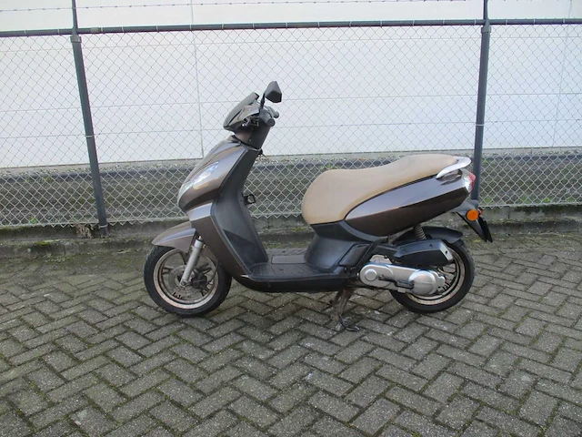 Peugeot - bromscooter - kisbee 4t - scooter - afbeelding 1 van  11