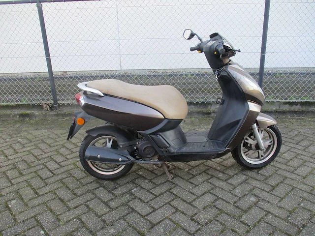 Peugeot - bromscooter - kisbee 4t - scooter - afbeelding 8 van  11