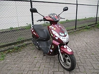 Peugeot - bromscooter - kisbee 4t - scooter - afbeelding 7 van  11