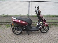 Peugeot - bromscooter - kisbee 4t - scooter - afbeelding 8 van  11