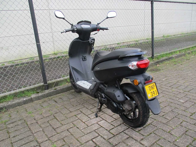 Peugeot - bromscooter - kisbee 4t black edition - scooter - afbeelding 2 van  10