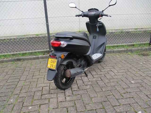 Peugeot - bromscooter - kisbee 4t black edition - scooter - afbeelding 8 van  10