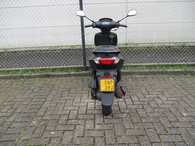 Peugeot - bromscooter - kisbee 4t black edition - scooter - afbeelding 9 van  10