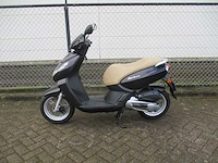 Peugeot - bromscooter - kisbee rs injectie - scooter - afbeelding 1 van  11