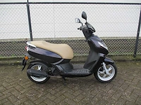 Peugeot - bromscooter - kisbee rs injectie - scooter - afbeelding 8 van  11