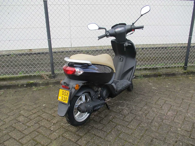 Peugeot - bromscooter - kisbee rs injectie - scooter - afbeelding 9 van  11