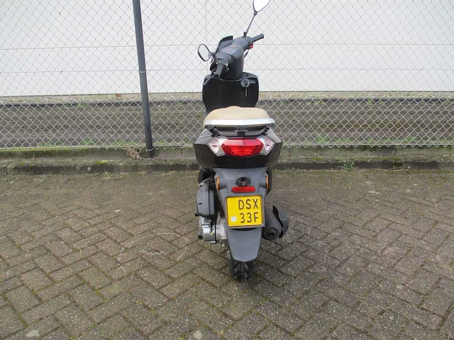 Peugeot - bromscooter - kisbee rs injectie - scooter - afbeelding 10 van  11