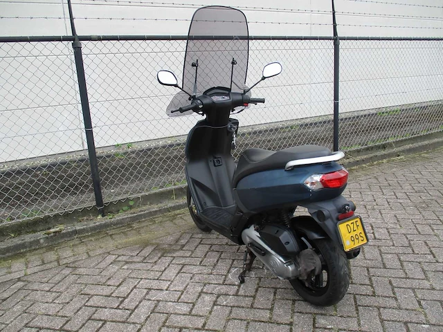 Peugeot - bromscooter - kisbee rs injectie - scooter - afbeelding 2 van  11