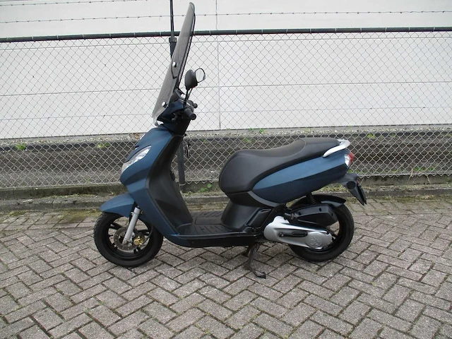 Peugeot - bromscooter - kisbee rs injectie - scooter - afbeelding 1 van  11