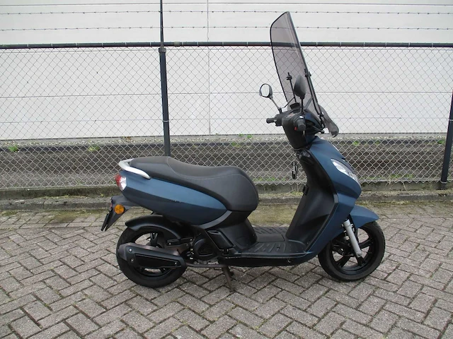 Peugeot - bromscooter - kisbee rs injectie - scooter - afbeelding 8 van  11