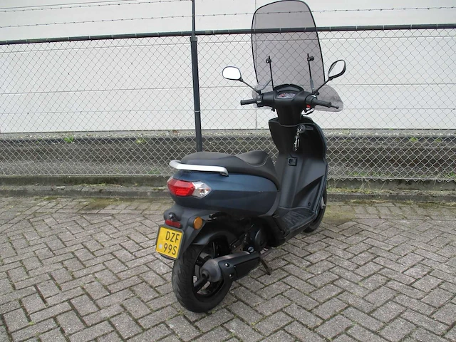 Peugeot - bromscooter - kisbee rs injectie - scooter - afbeelding 9 van  11