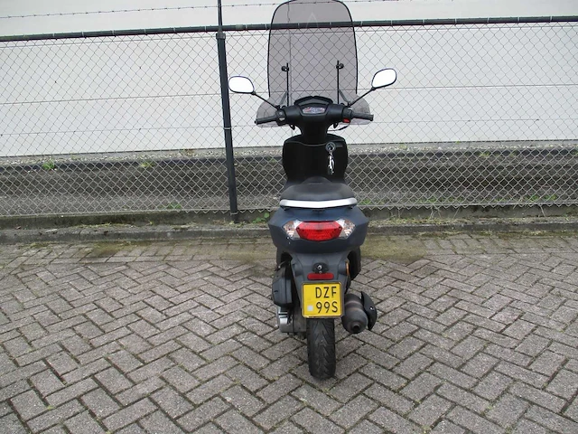 Peugeot - bromscooter - kisbee rs injectie - scooter - afbeelding 10 van  11
