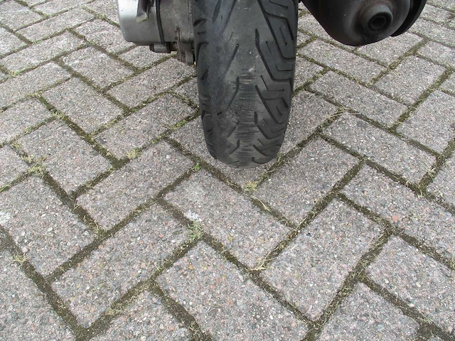 Peugeot - bromscooter - kisbee rs injectie - scooter - afbeelding 11 van  11
