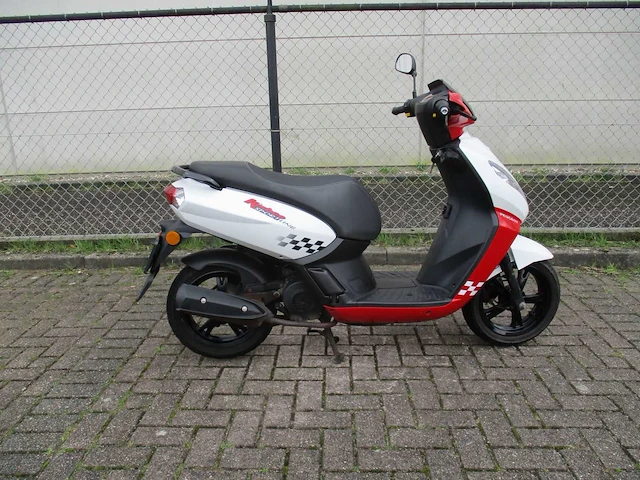 Peugeot - bromscooter - kisbee rs sport line - scooter - afbeelding 8 van  11