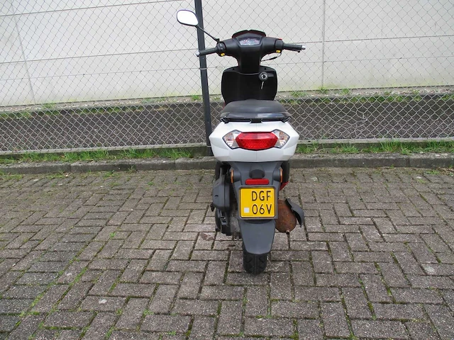 Peugeot - bromscooter - kisbee rs sport line - scooter - afbeelding 10 van  11