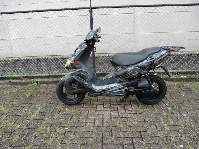 Peugeot - bromscooter - speedfight 2 camouflage l.c. 2 tact - scooter - afbeelding 1 van  10
