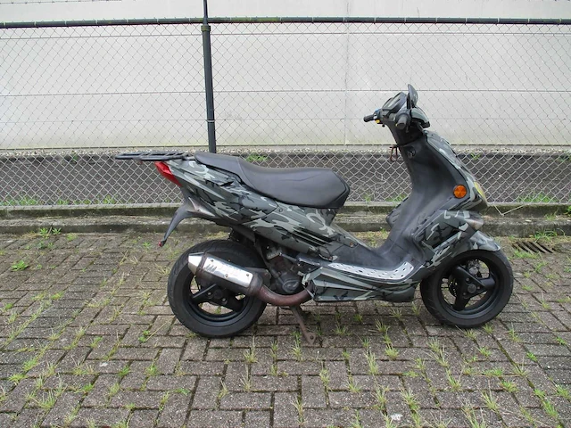 Peugeot - bromscooter - speedfight 2 camouflage l.c. 2 tact - scooter - afbeelding 6 van  10