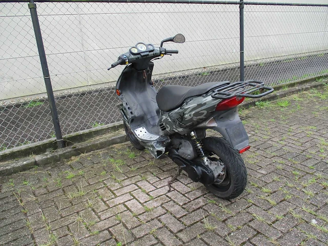 Peugeot - bromscooter - speedfight 2 camouflage l.c. 2 tact - scooter - afbeelding 9 van  10
