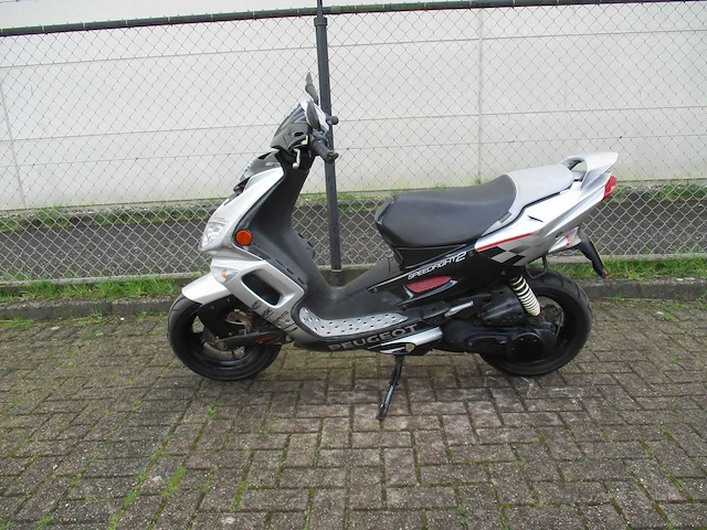 Peugeot - bromscooter - speedfight 2 silver sport l.c. 2 tact - scooter - afbeelding 1 van  13