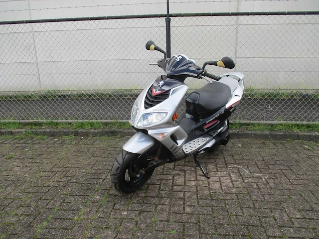 Peugeot - bromscooter - speedfight 2 silver sport l.c. 2 tact - scooter - afbeelding 6 van  13