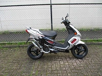Peugeot - bromscooter - speedfight 2 silver sport l.c. 2 tact - scooter - afbeelding 10 van  13