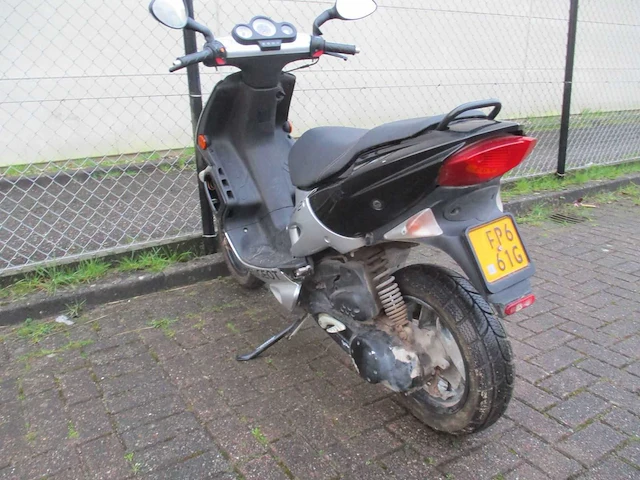 Peugeot - bromscooter - speedfight2 a.c. 2 tact - scooter - afbeelding 2 van  11