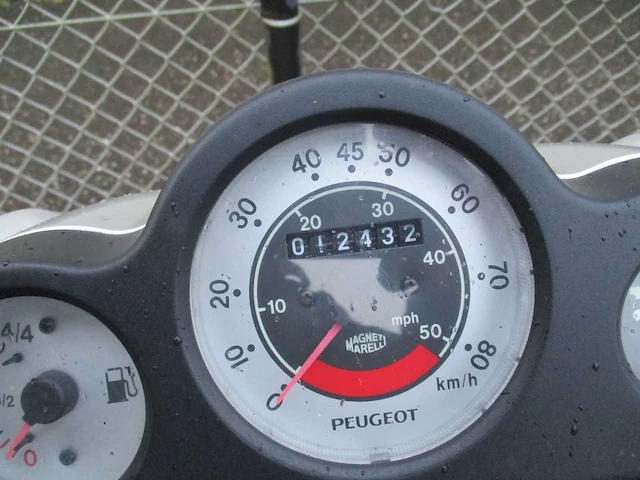 Peugeot - bromscooter - speedfight2 a.c. 2 tact - scooter - afbeelding 3 van  11