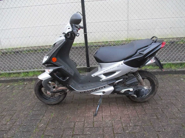 Peugeot - bromscooter - speedfight2 a.c. 2 tact - scooter - afbeelding 1 van  11