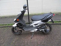 Peugeot - bromscooter - speedfight2 a.c. 2 tact - scooter - afbeelding 1 van  11