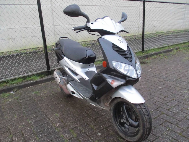Peugeot - bromscooter - speedfight2 a.c. 2 tact - scooter - afbeelding 7 van  11