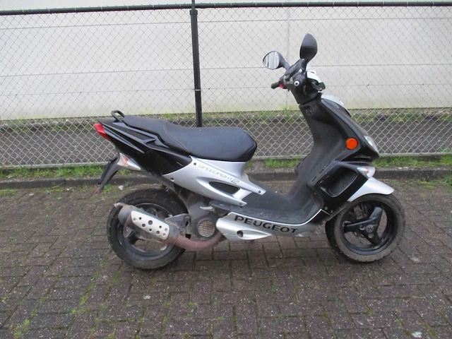 Peugeot - bromscooter - speedfight2 a.c. 2 tact - scooter - afbeelding 8 van  11