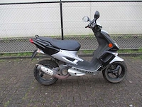 Peugeot - bromscooter - speedfight2 a.c. 2 tact - scooter - afbeelding 8 van  11