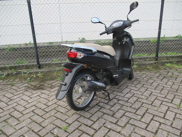 Peugeot - bromscooter - tweet - scooter - afbeelding 9 van  11