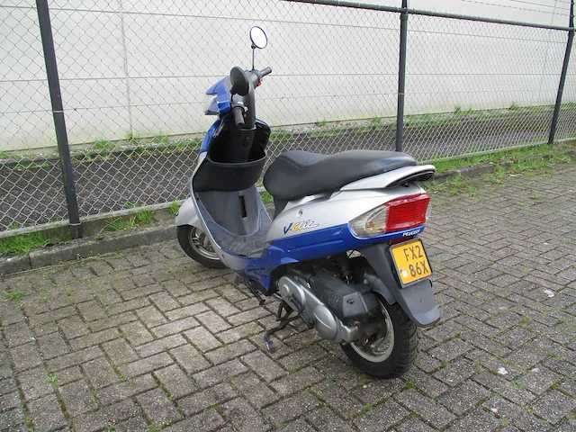 Peugeot - bromscooter - v-clic - scooter - afbeelding 8 van  9