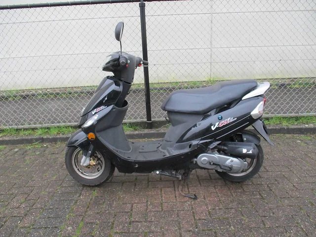 Peugeot - bromscooter - v-clic - scooter - afbeelding 1 van  9