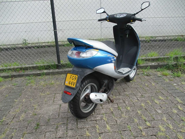 Peugeot - bromscooter - viva city basic - scooter - afbeelding 9 van  11
